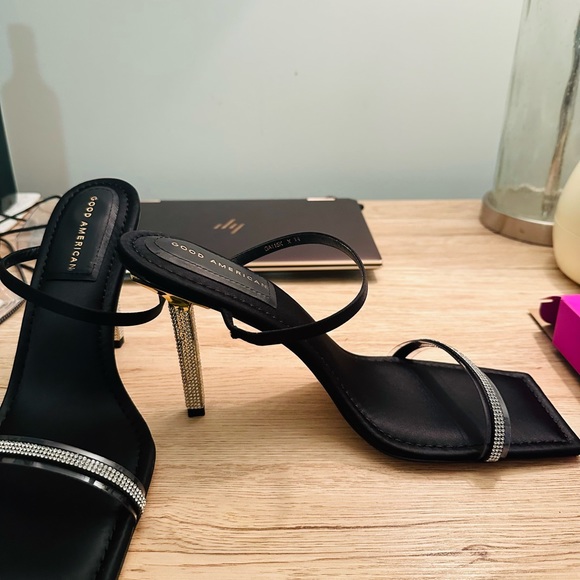 Good American Shine Kickstand Sandals - Picture 14 of 15